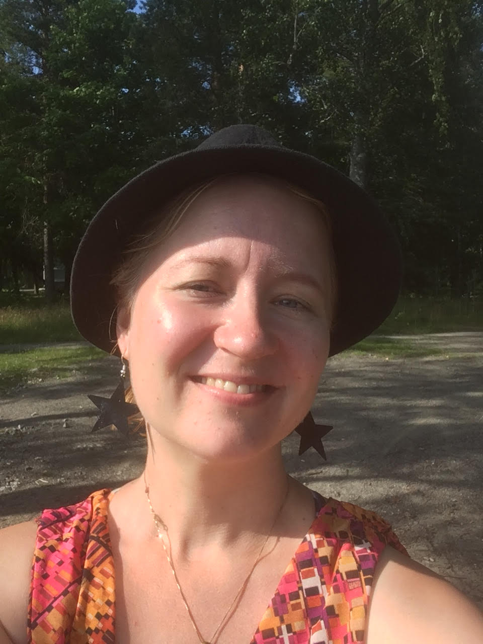 Miia Löppönen, kokemusasiantuntija. ”Kipeät kokemukset ovat osa elämämme tarinaa. Voimme antaa surulle luvan nähdä&nbsp;itsemme”